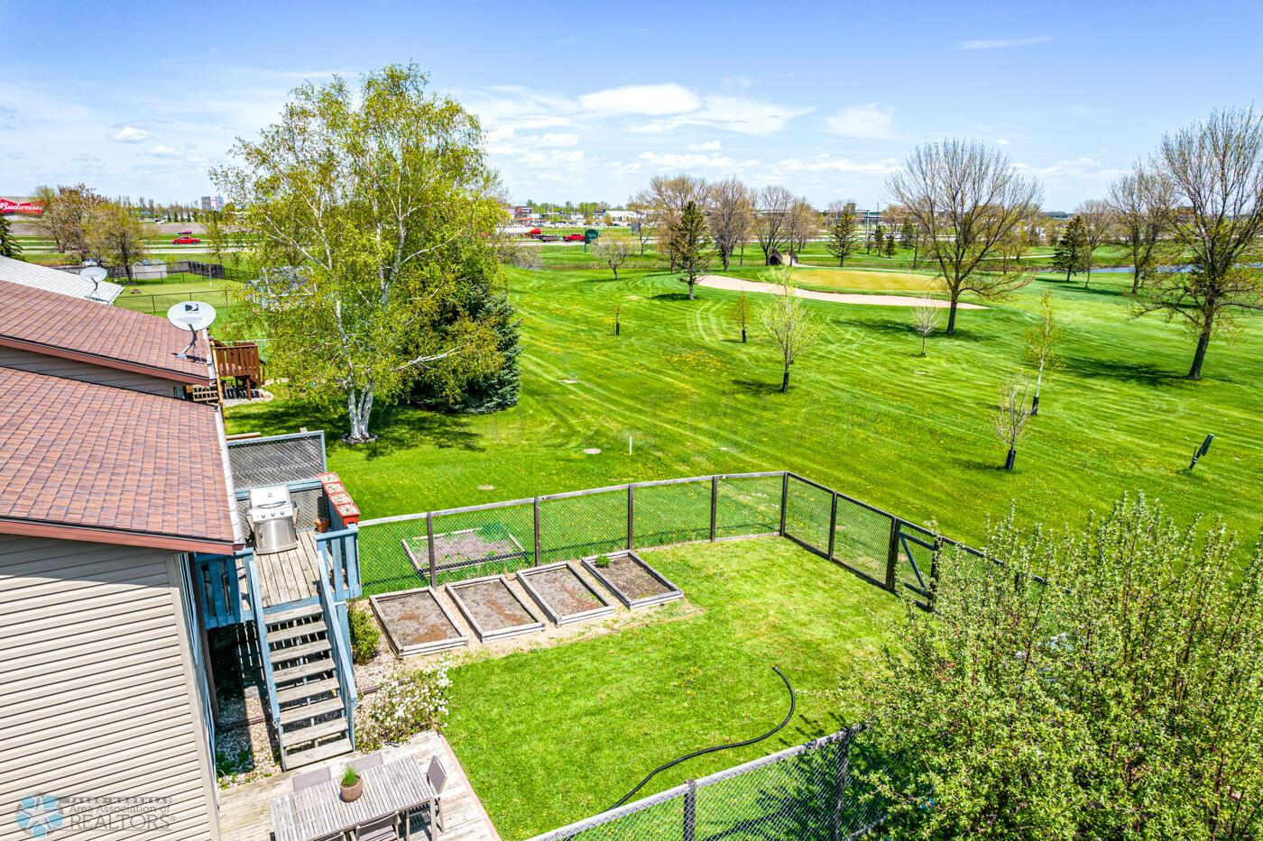 Fully Fenced On the Golf Course