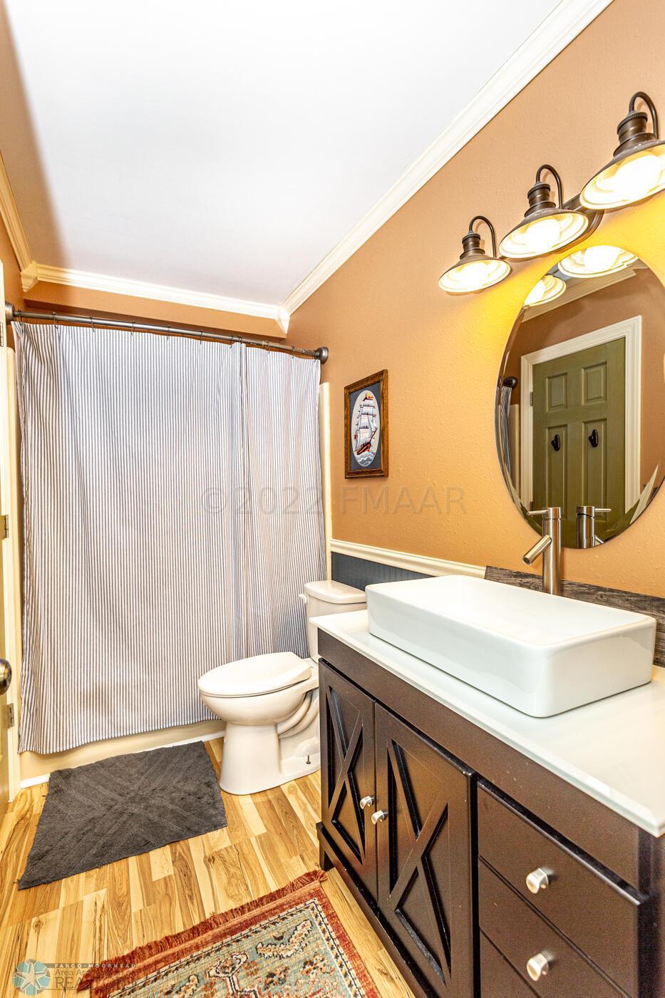 Hollywood Bathroom