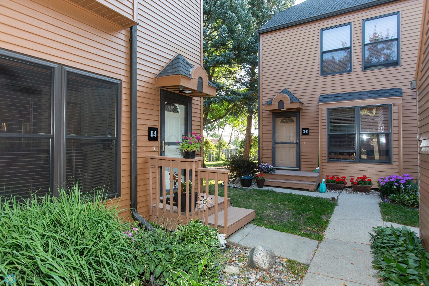 End unit w yard