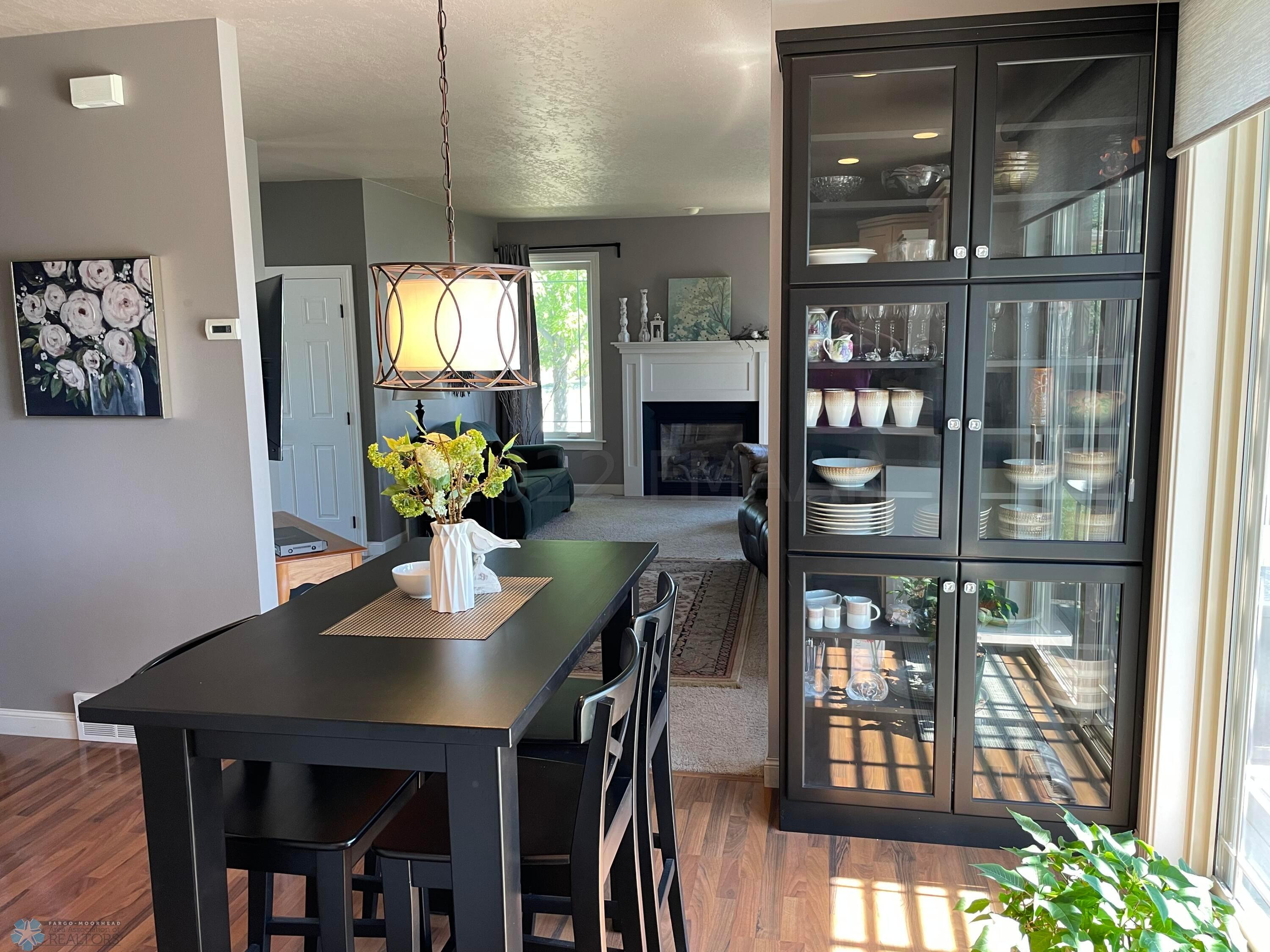 560 Queens CT photos-19