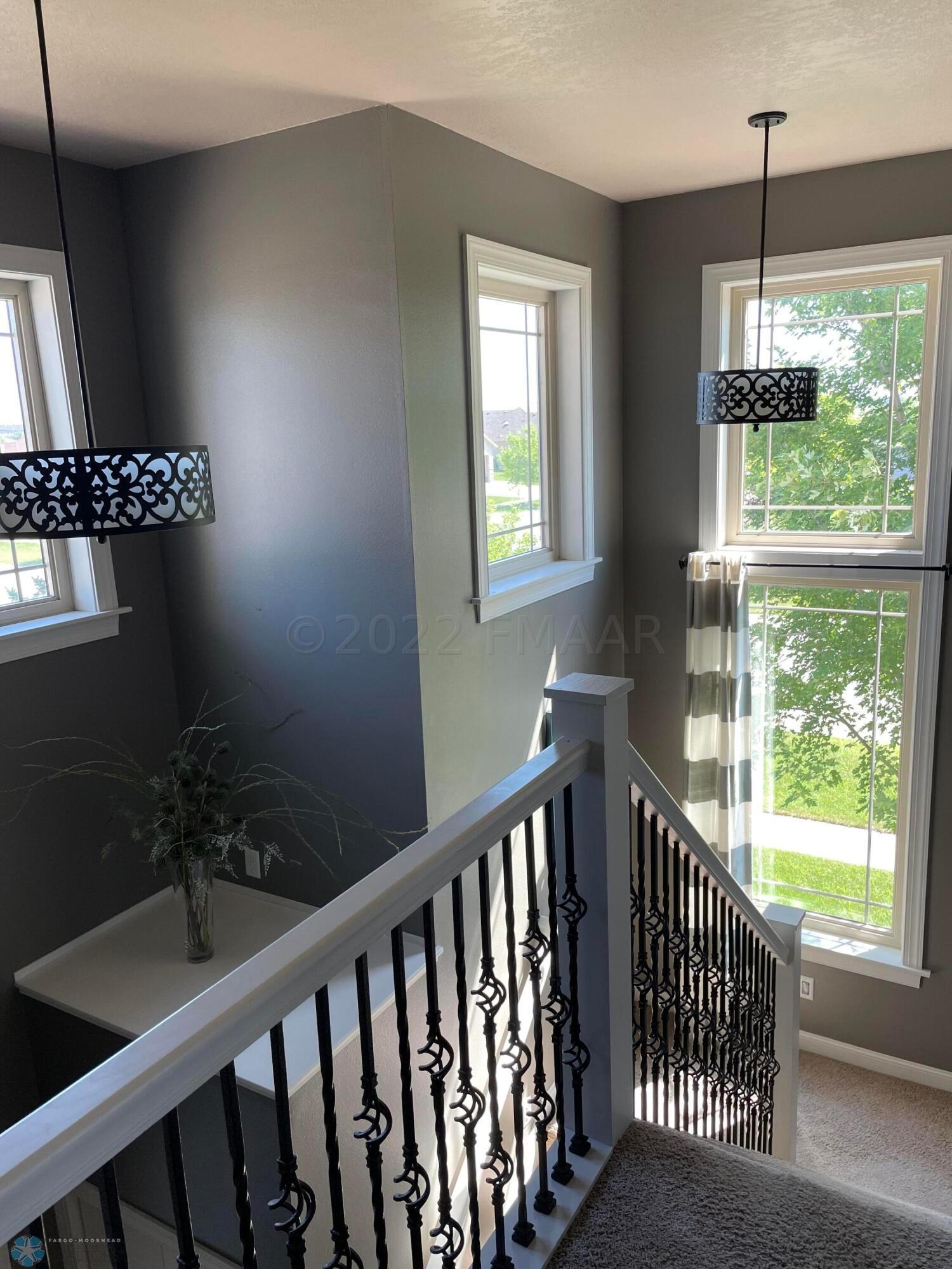 560 Queens CT photos-04
