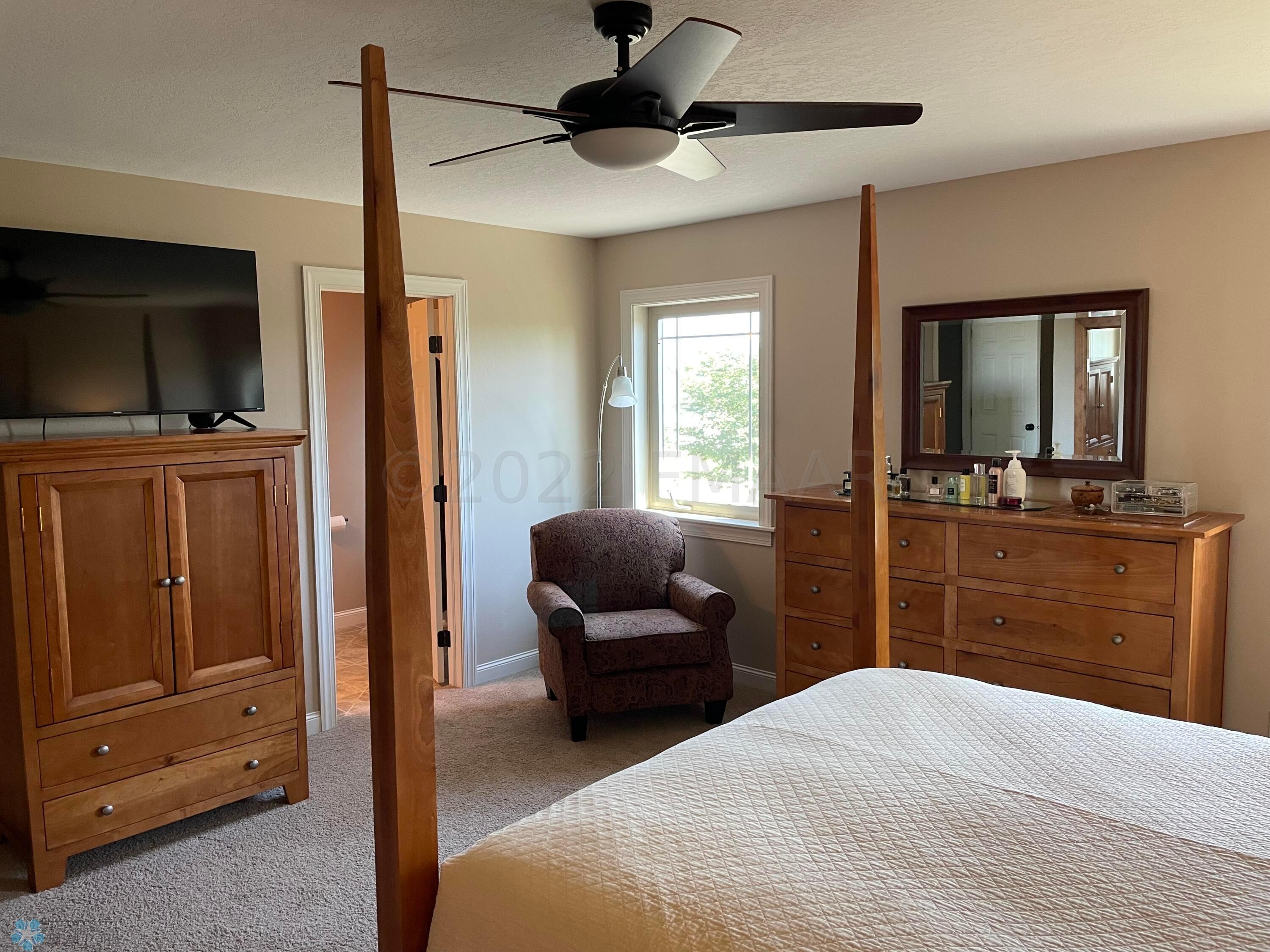 560 Queens CT photos-37