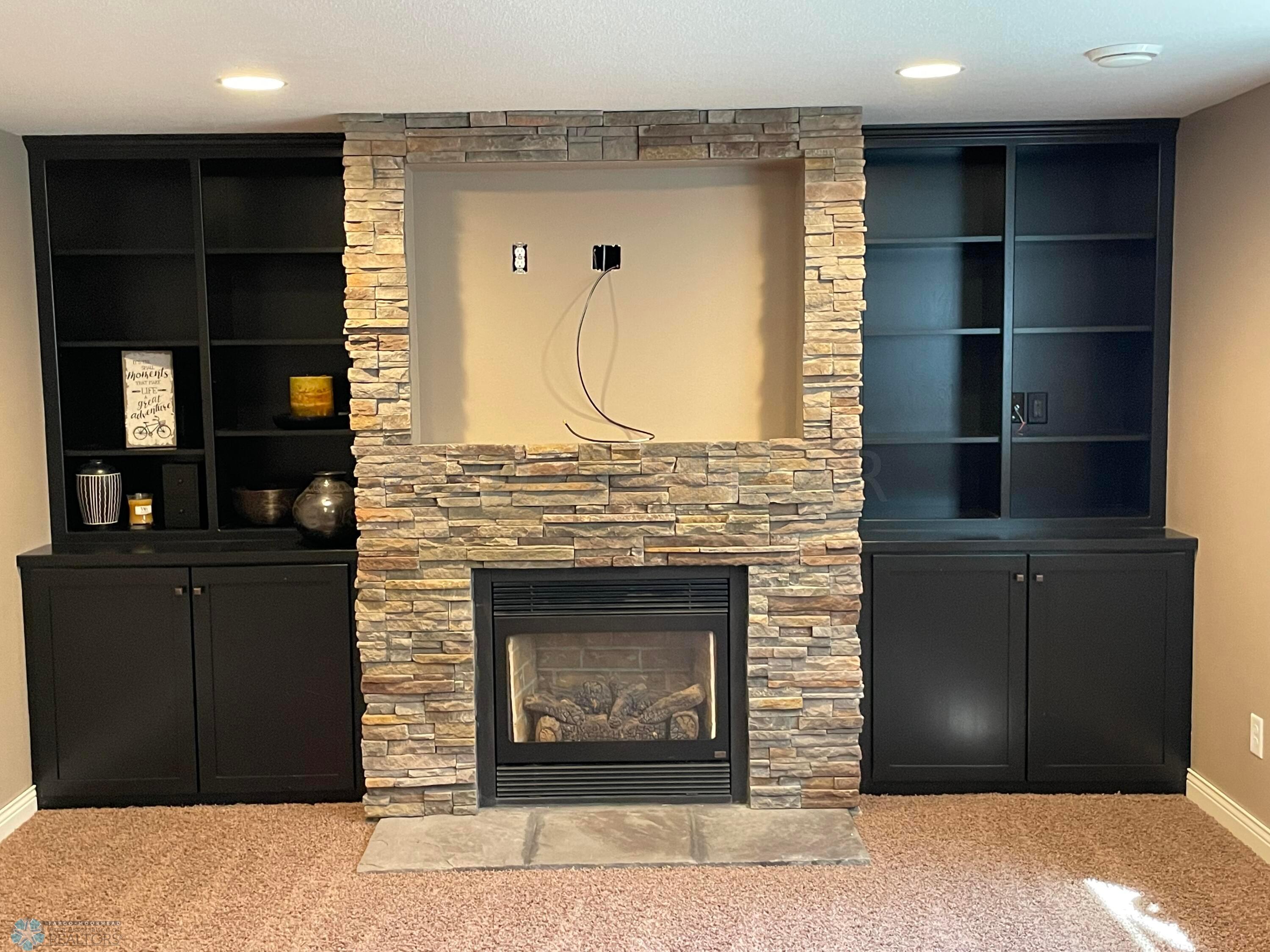 560 Queens CT photos-32
