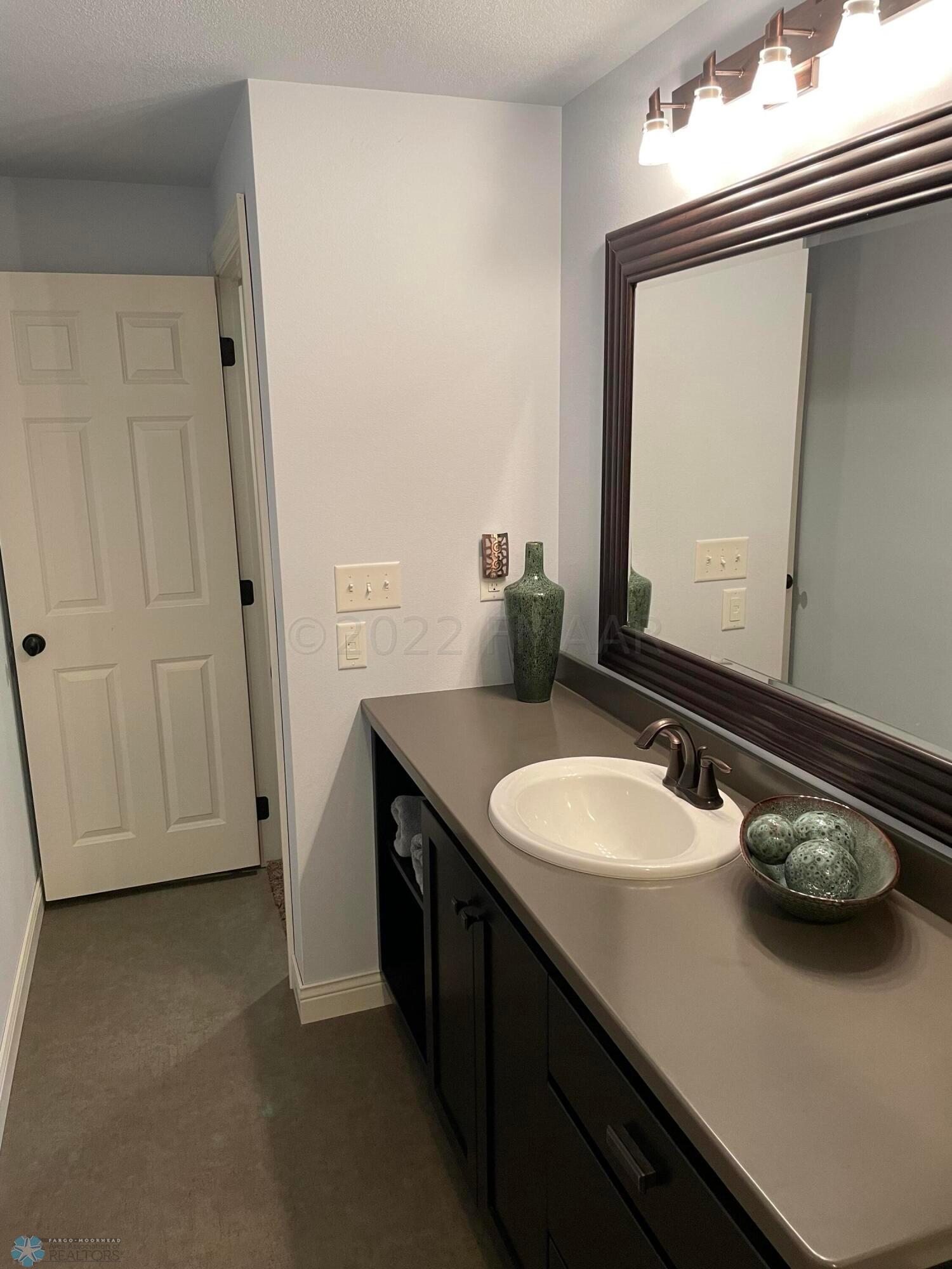 560 Queens CT photos-34
