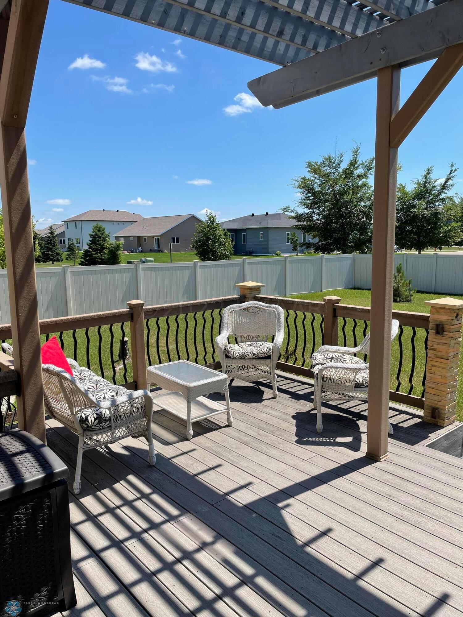 560 Queens CT photos-23