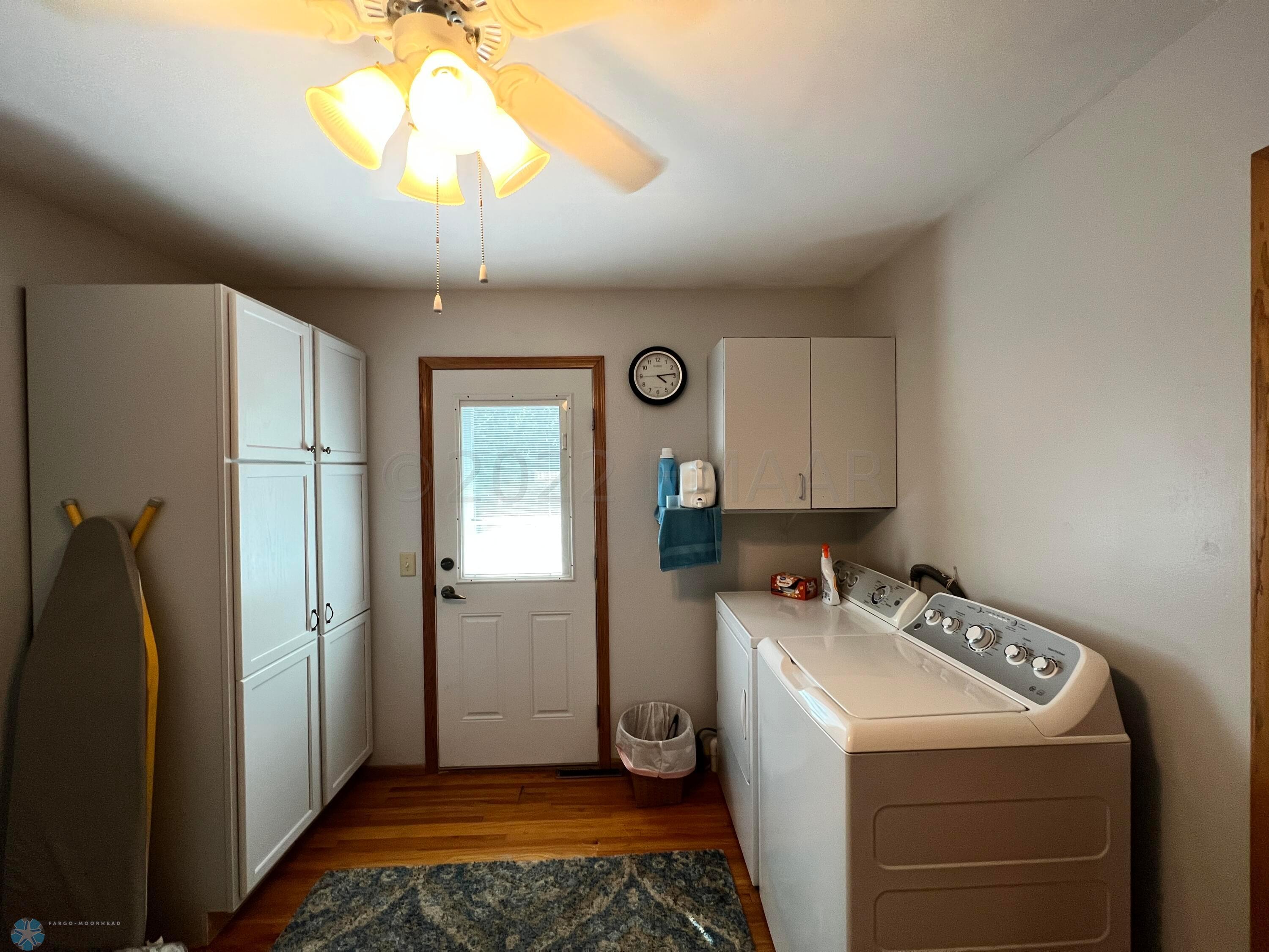 Laundry room w/d included