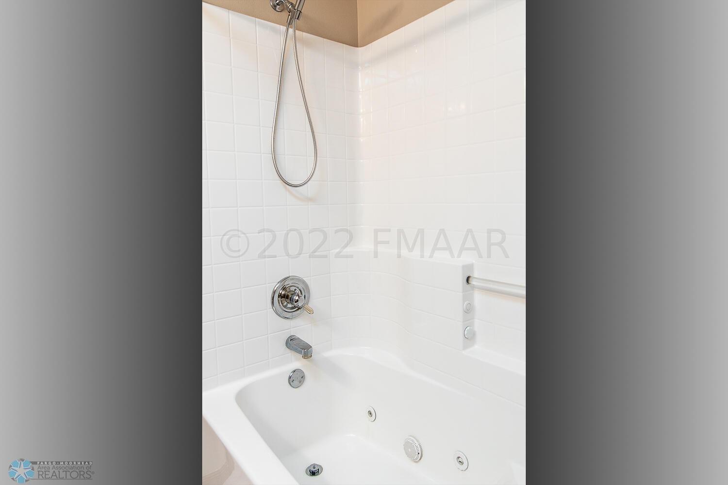 Jetted Tub!