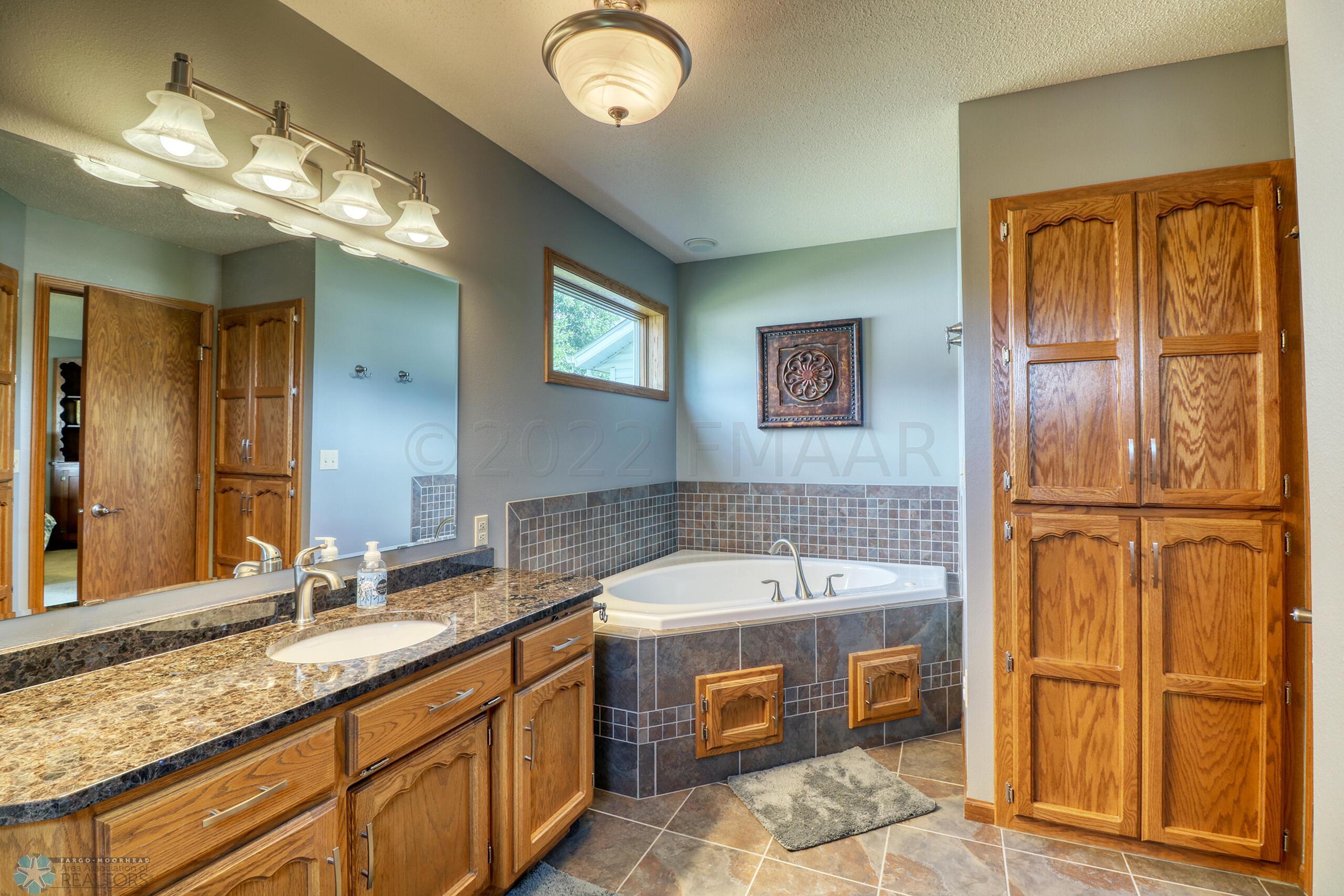Master Bathroom1_2
