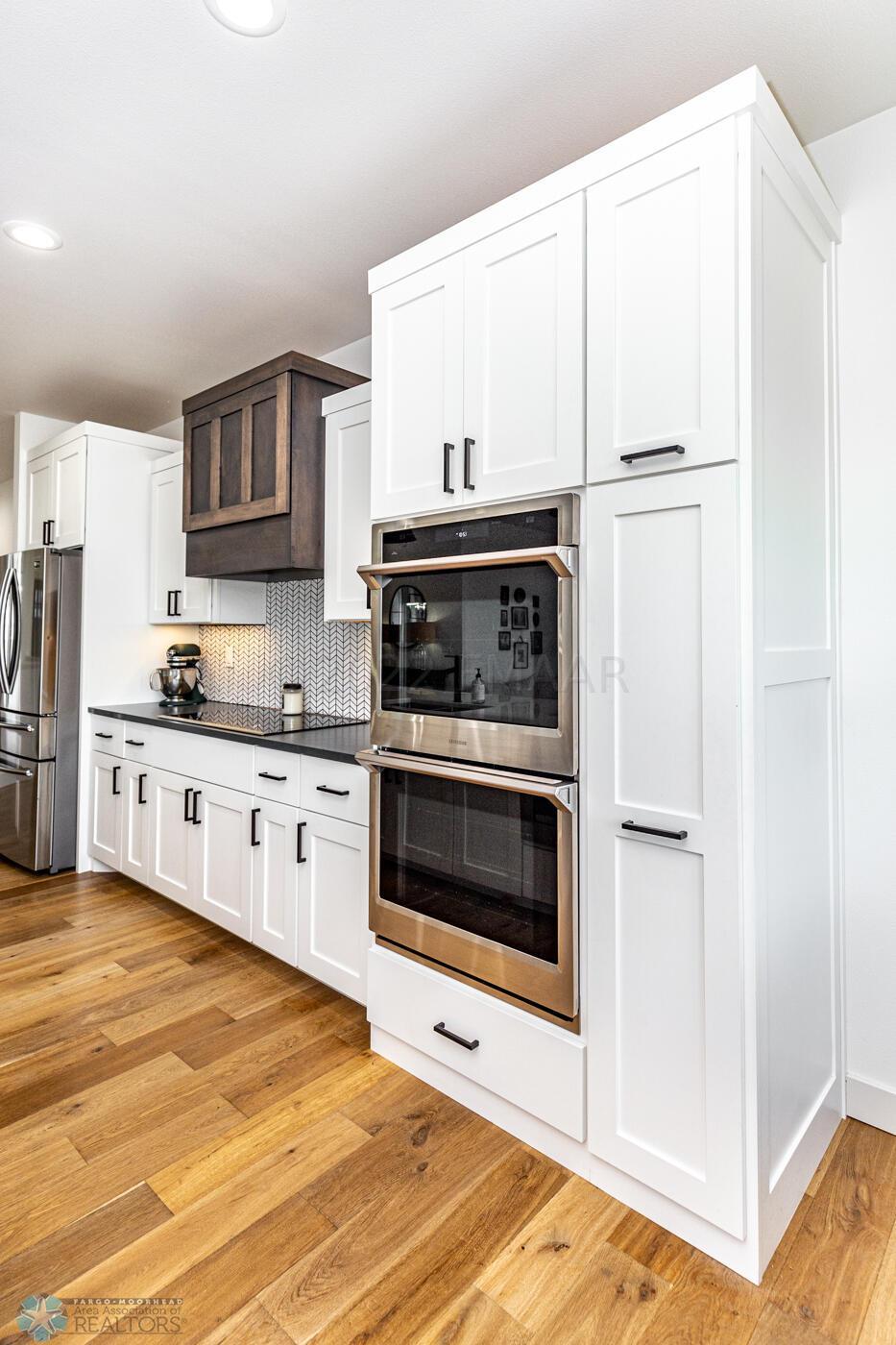 Kitchen w/ oversized island