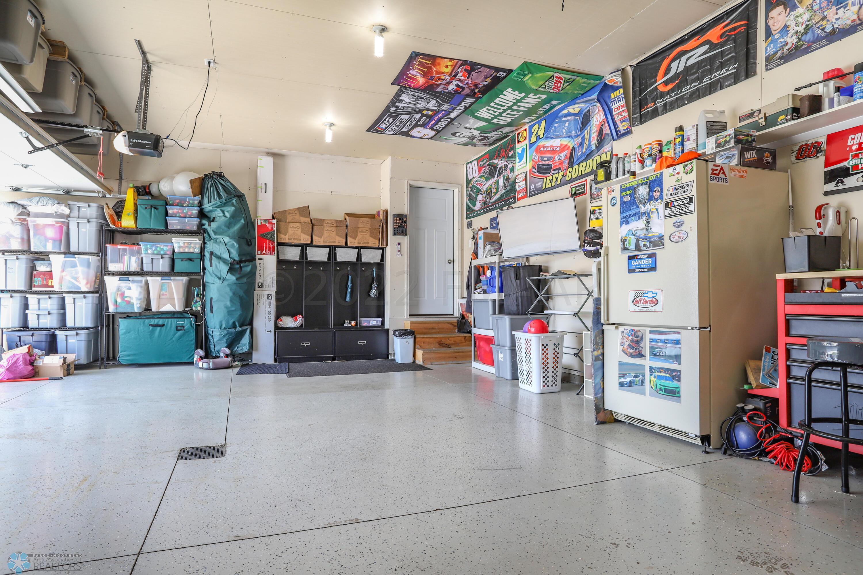 Garage (view 2)