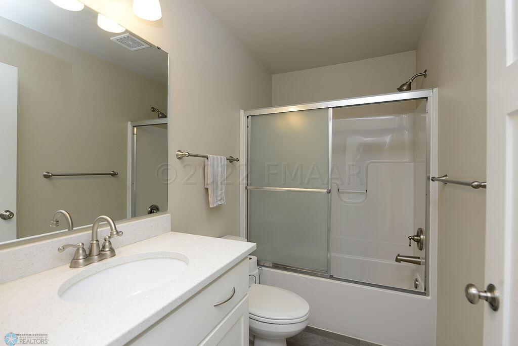6070 14th St S Fargo