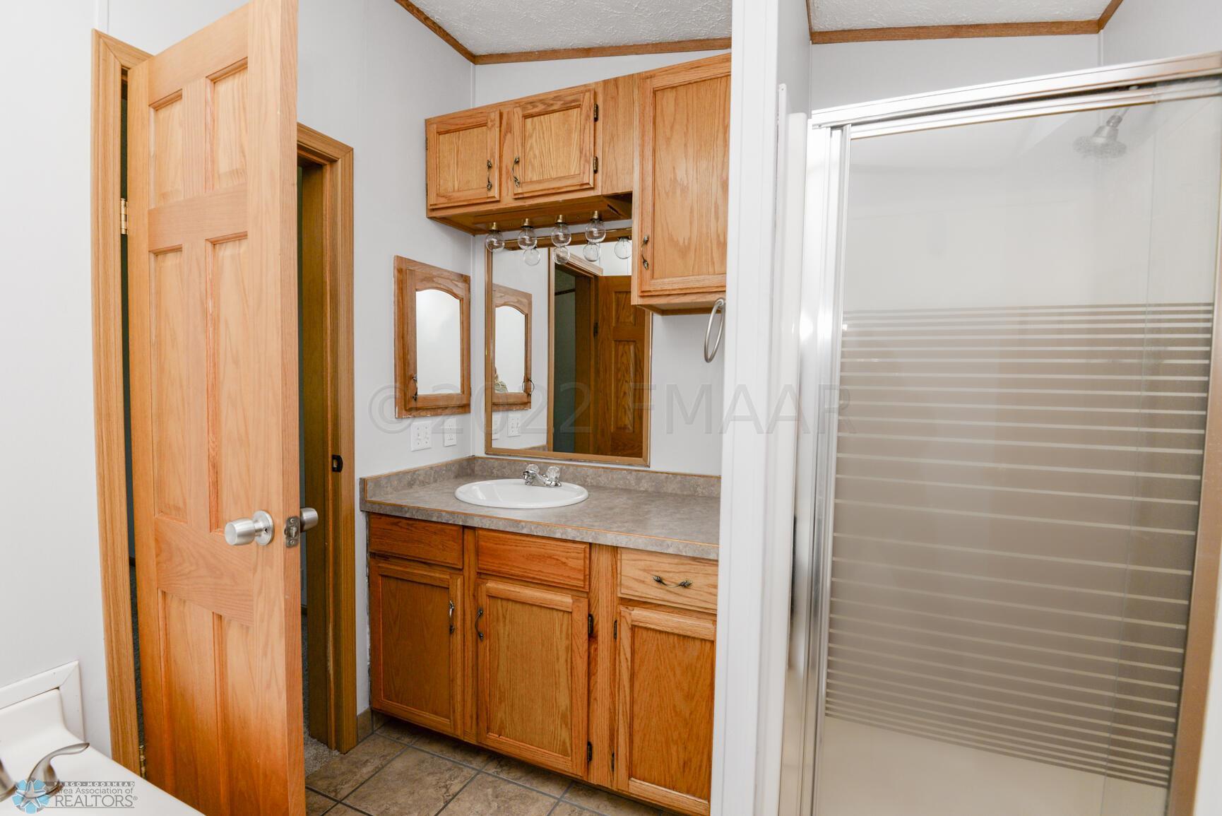 Full Bathroo