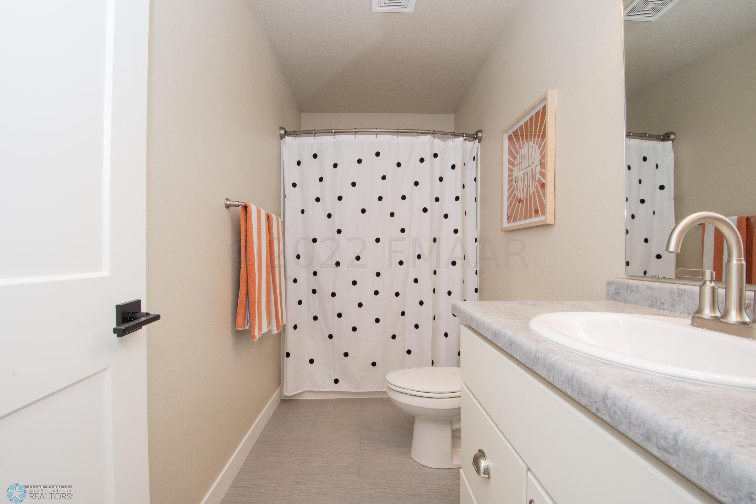 2nd Floor Full Bathroom