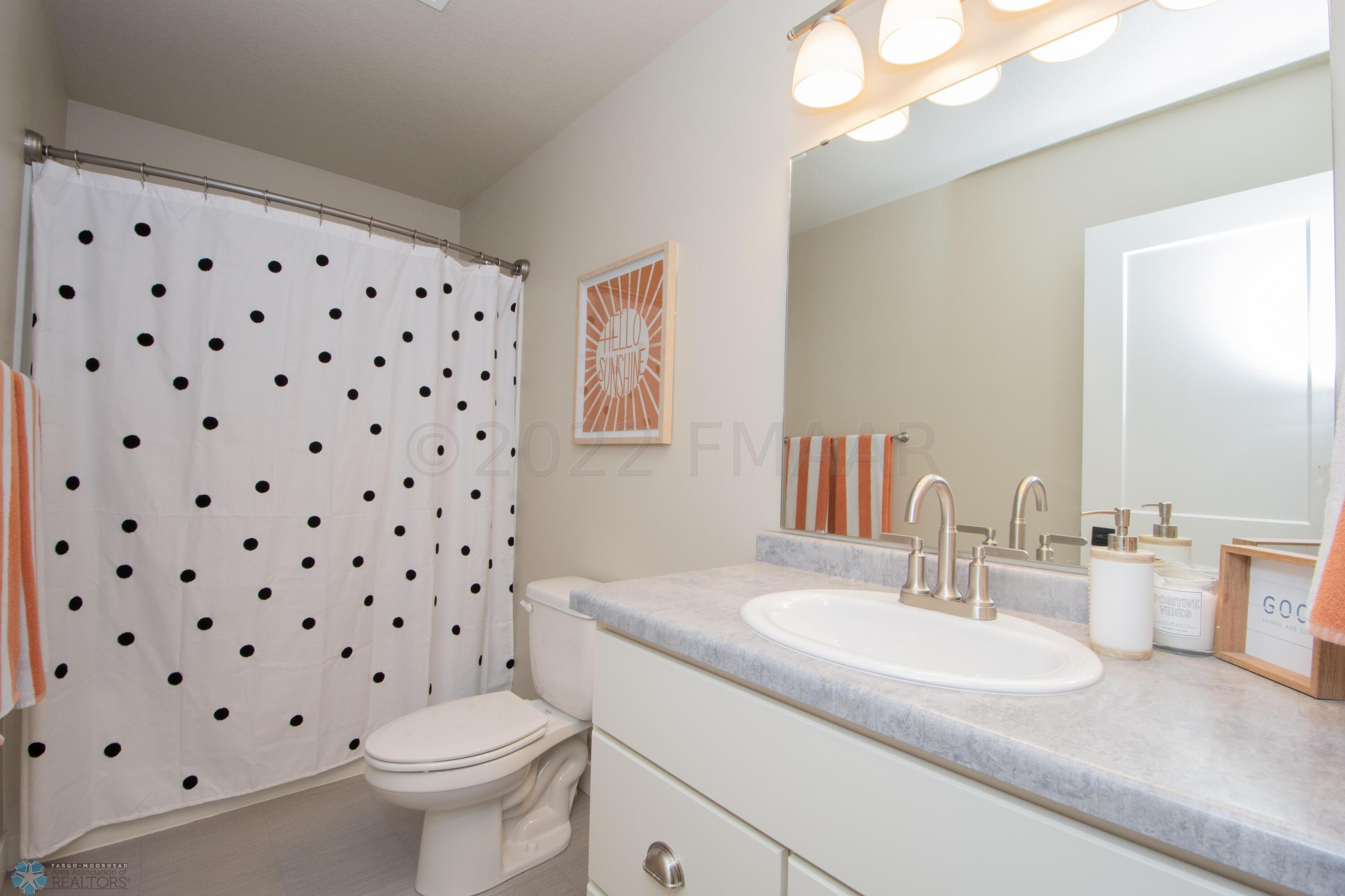 2nd Floor Full Bathroom
