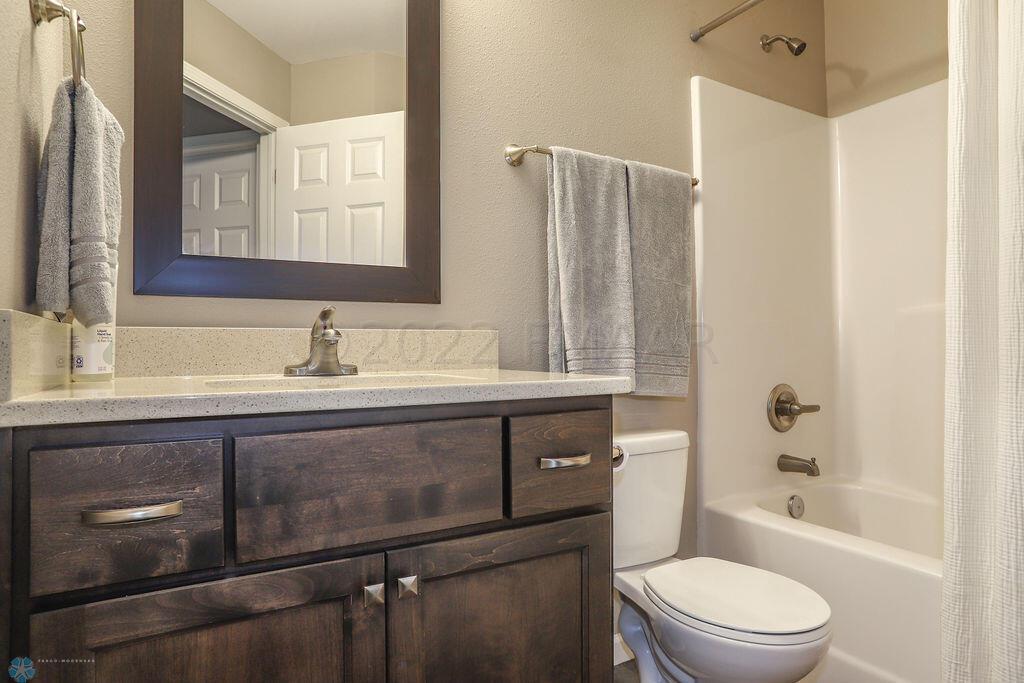 18-Guest Bathroom - Full