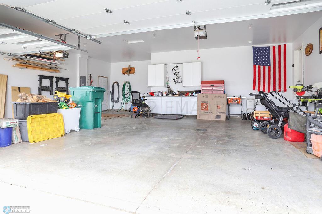 32-Garage