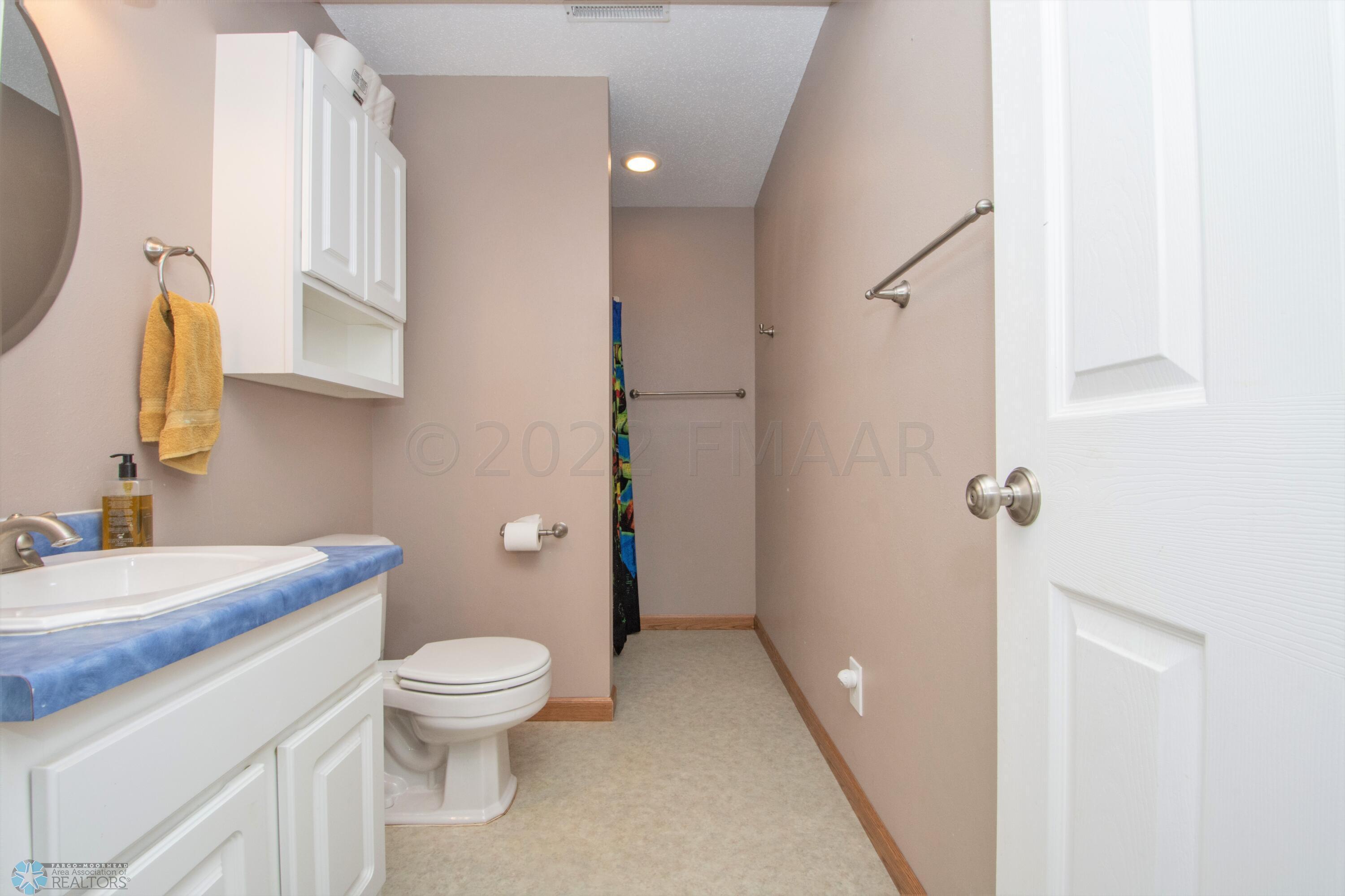 Lower 3/4 bathroom