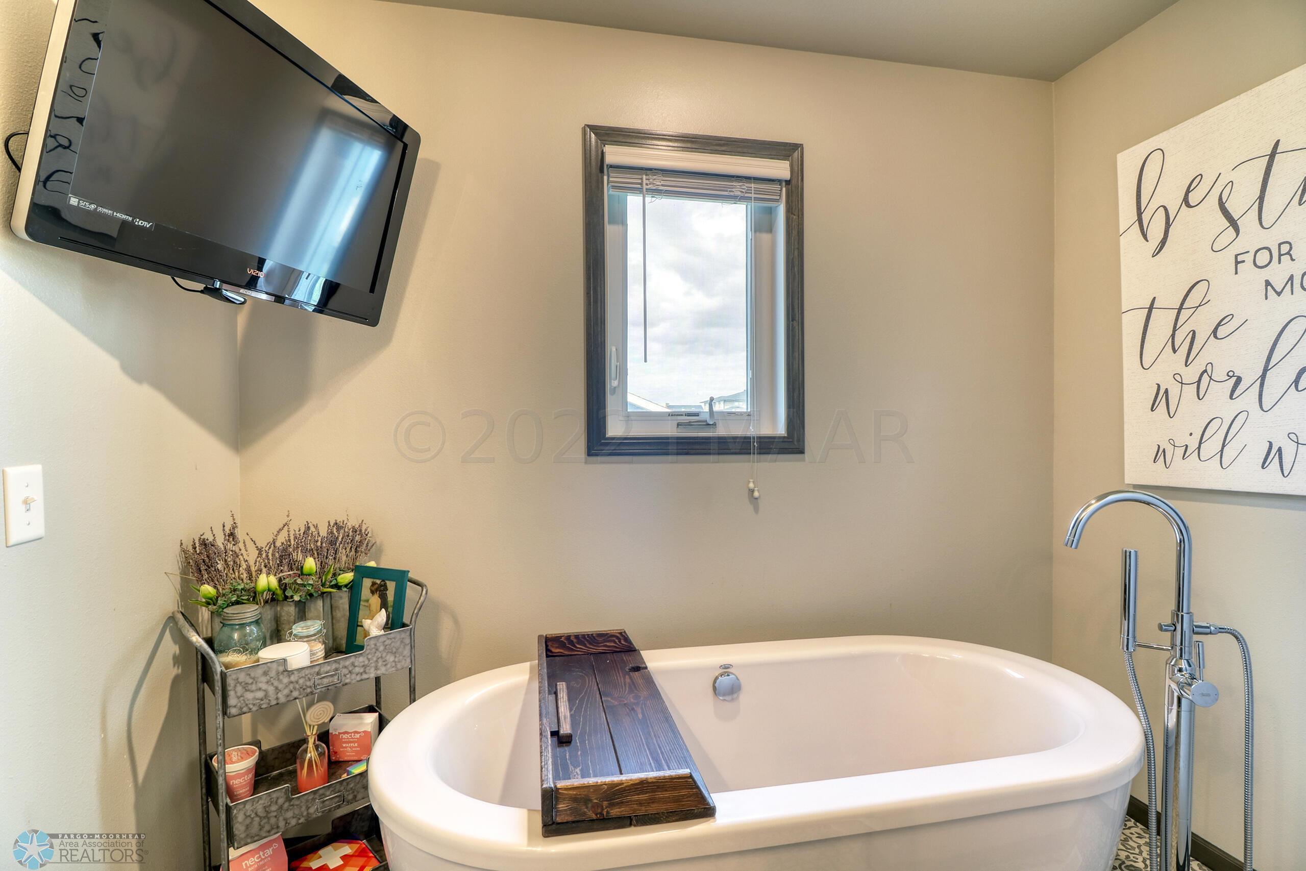 Master Bathroom1_2