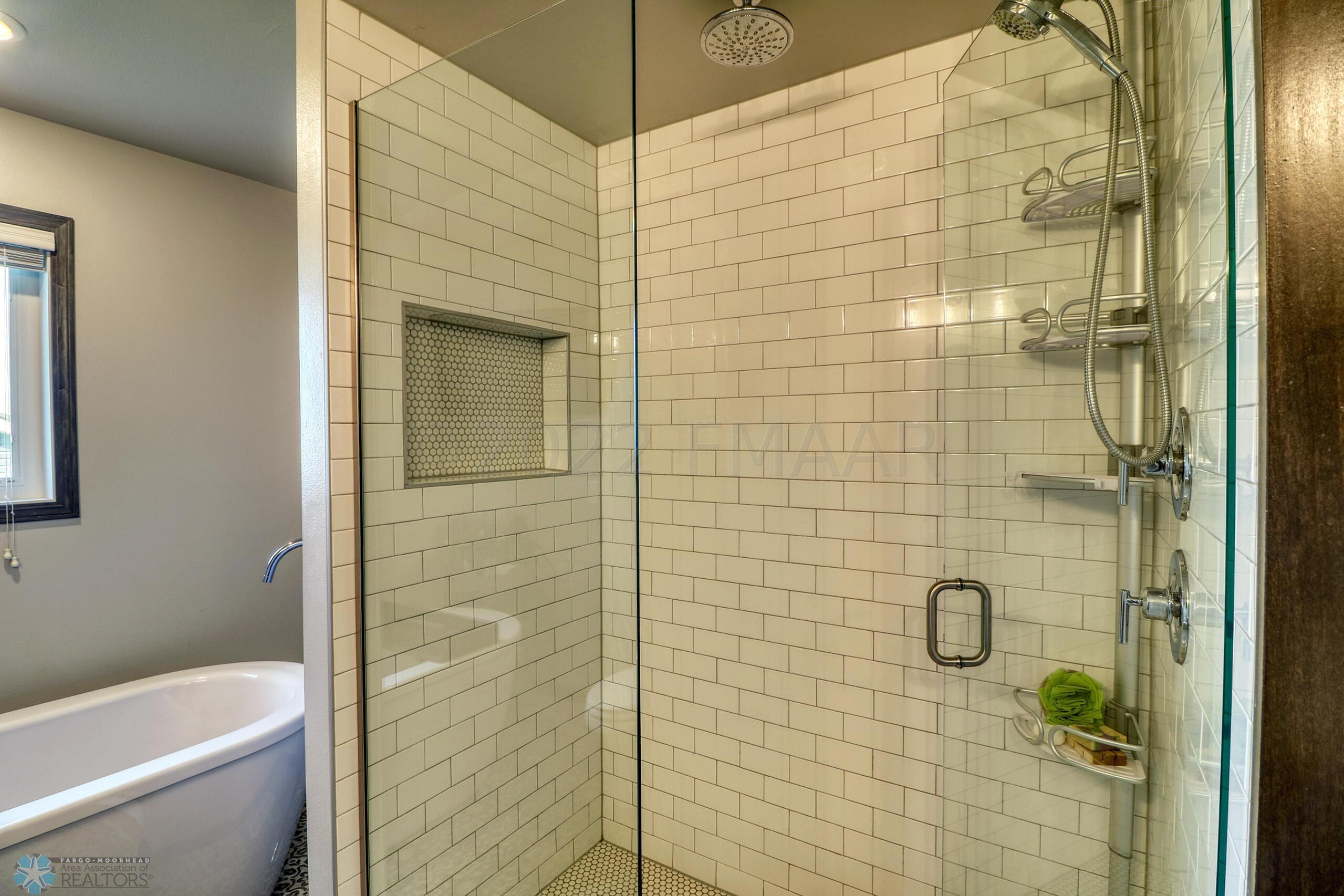 Master Bathroom1_3