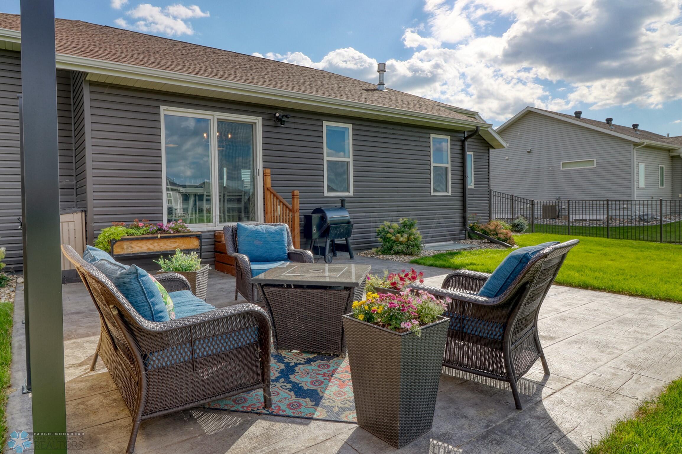 BackyardPatio1_1