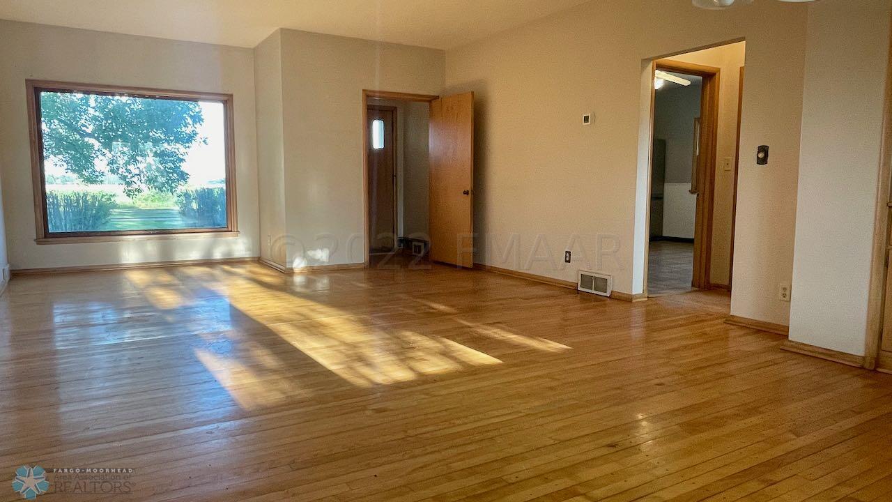 (26) Living Room