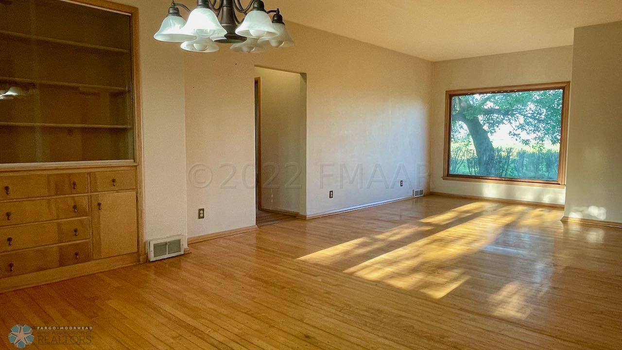 (27) Living Room