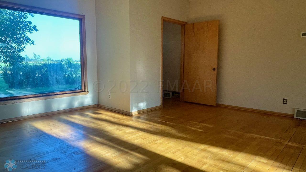 (28) Living Room