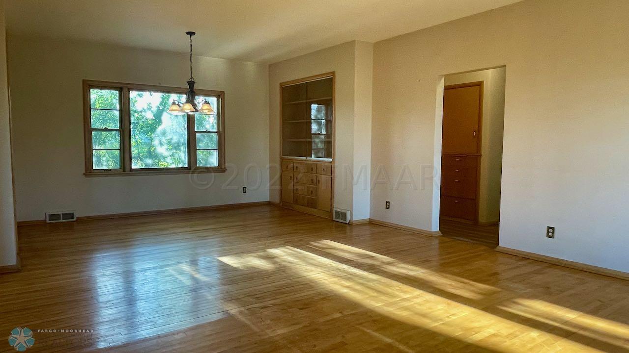 (30) Dining Room