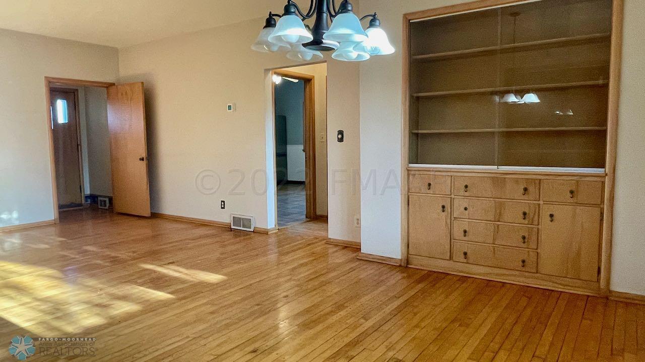 (31) Built-in Dining Room Hutch