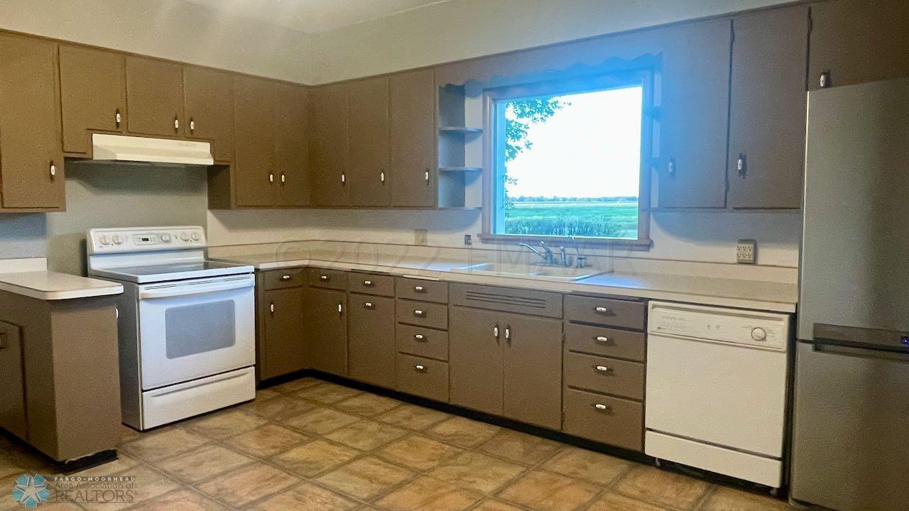 (33) Kitchen