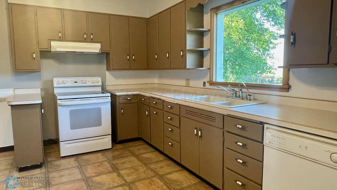 (34) Kitchen