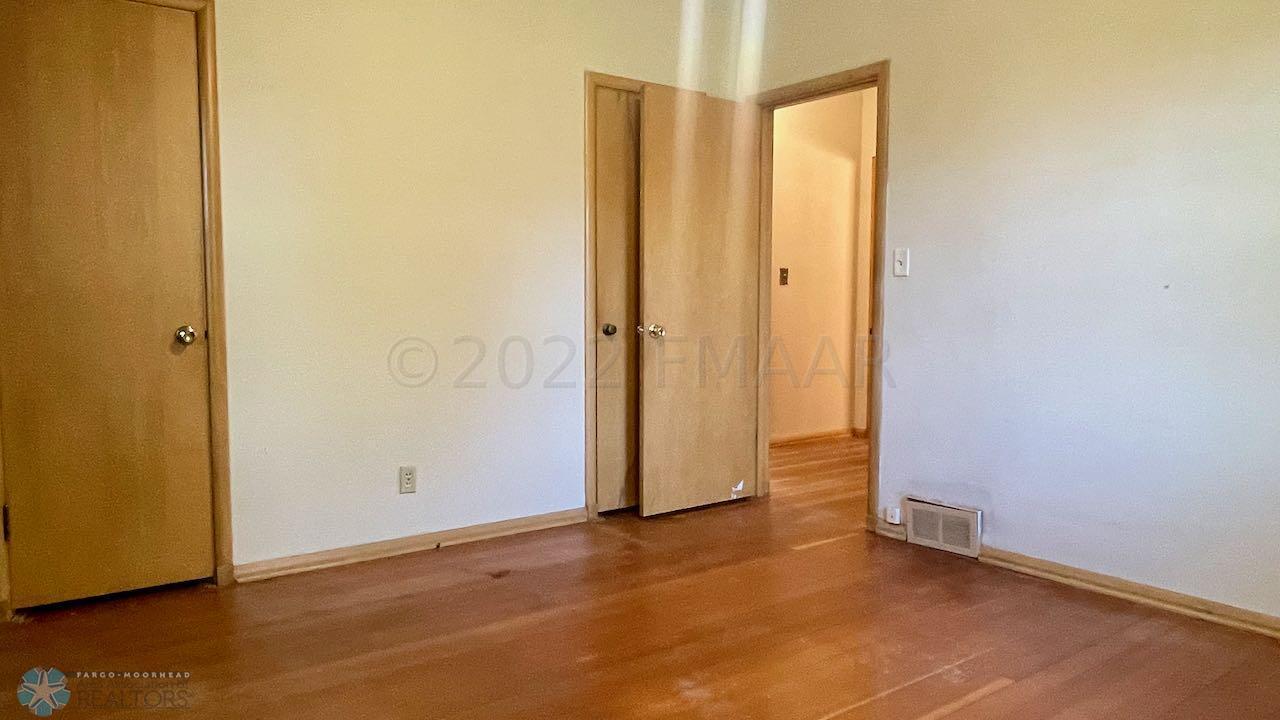 (40) Dual Closets in Master Bedroom