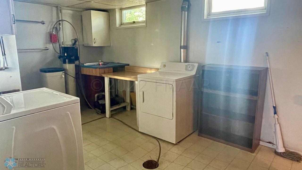 (52) Basement Laundry