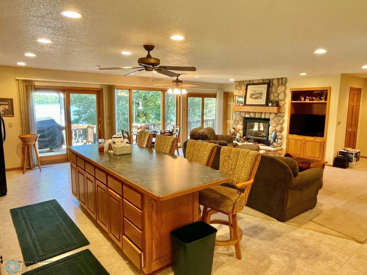 4-Kitchen with island (2)