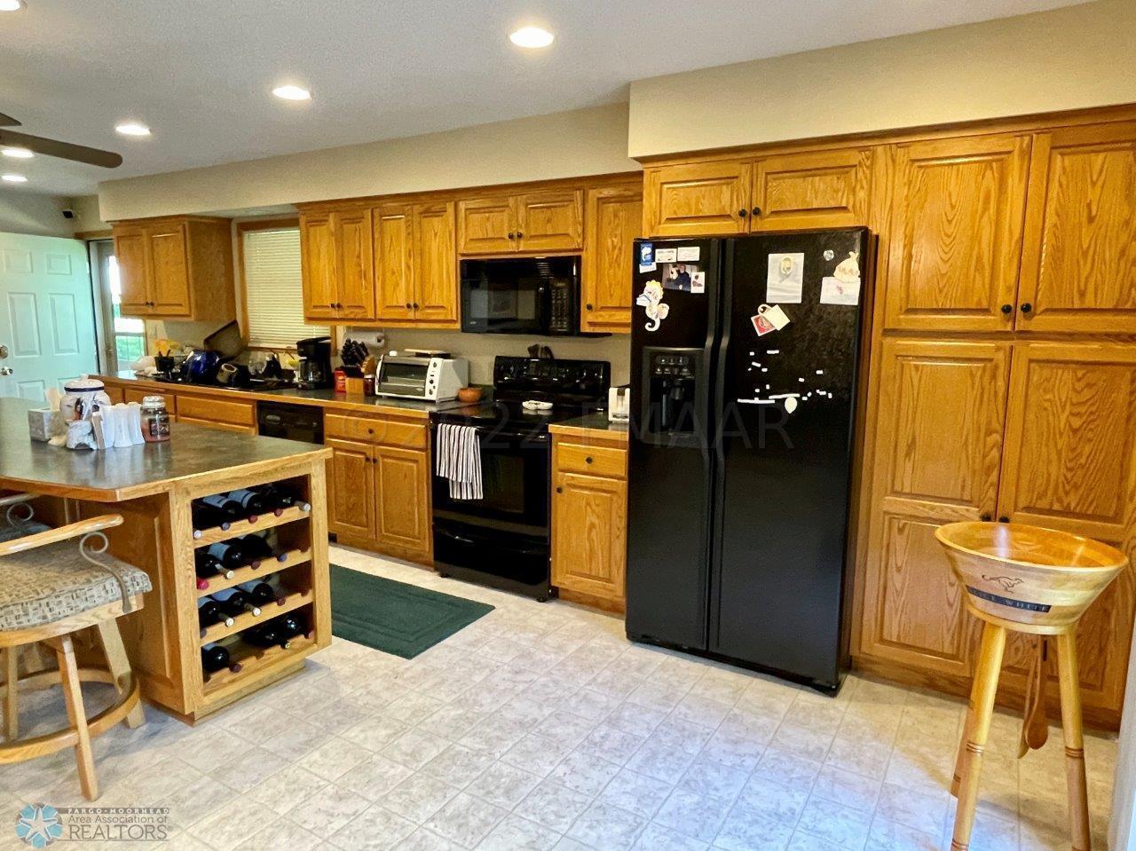 4-Kitchen with island (3)