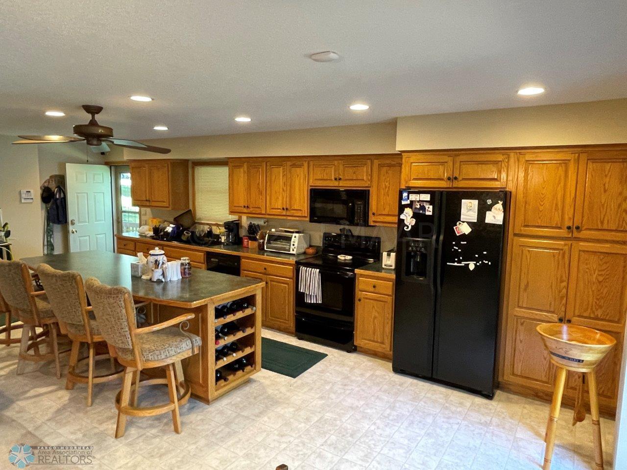 4-Kitchen with island (4)