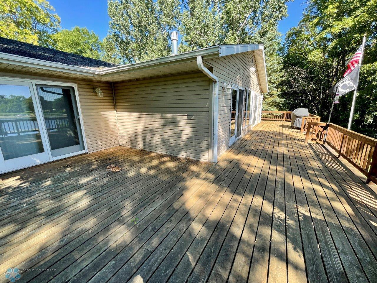 15-Lakeside deck - wraparound (1)