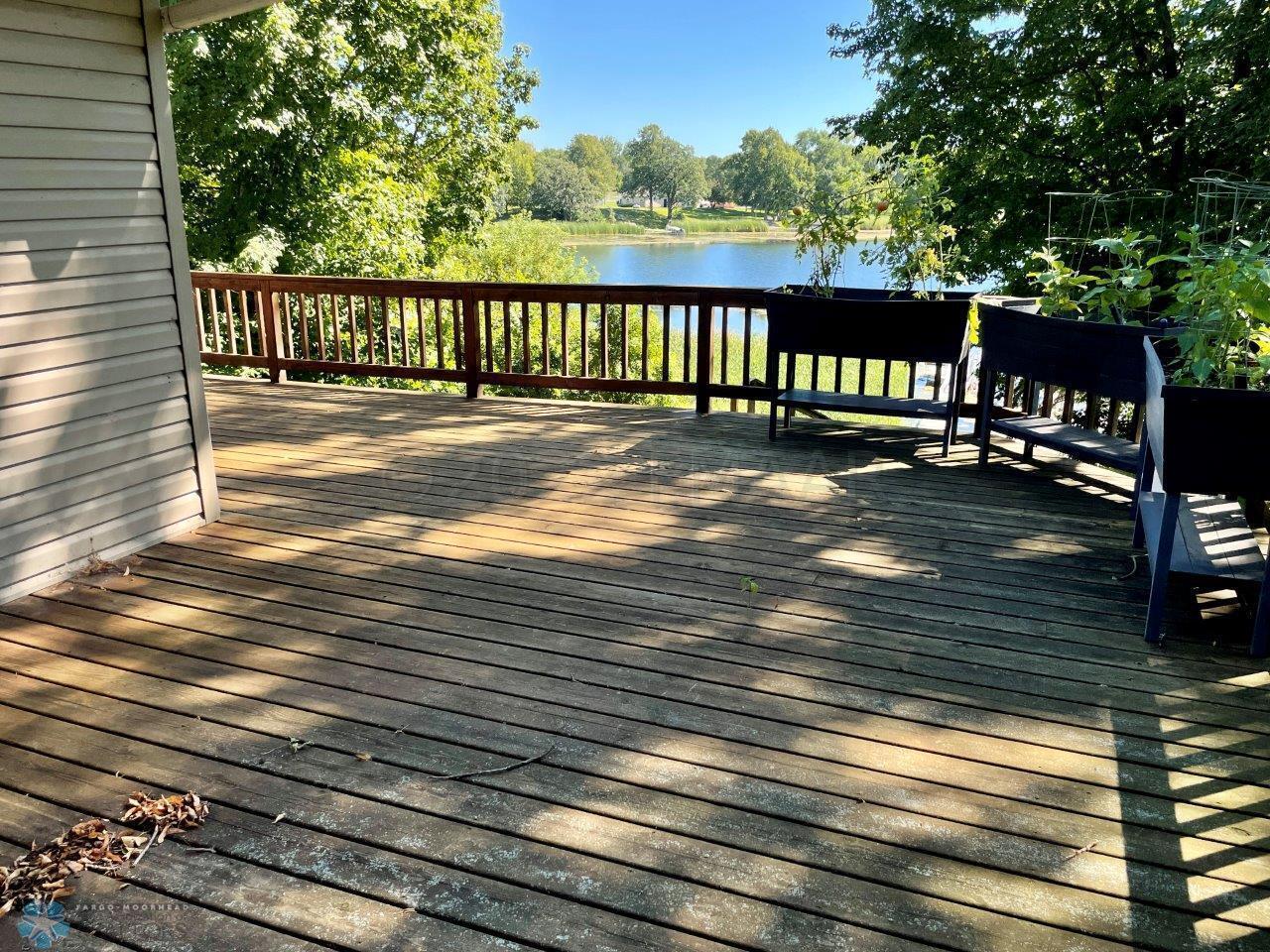 15-Lakeside deck - wraparound (2)