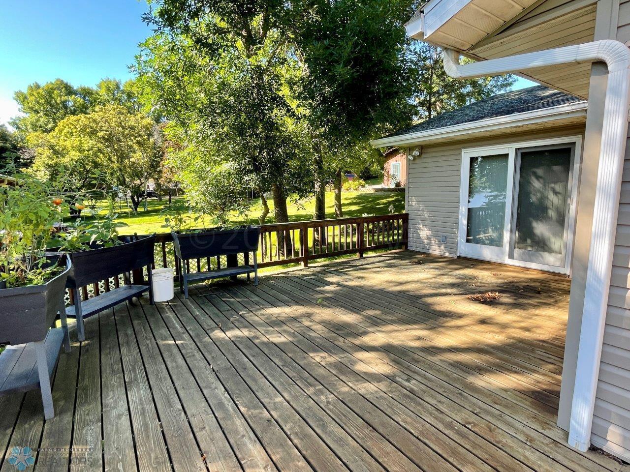 15-Lakeside deck - wraparound (3)