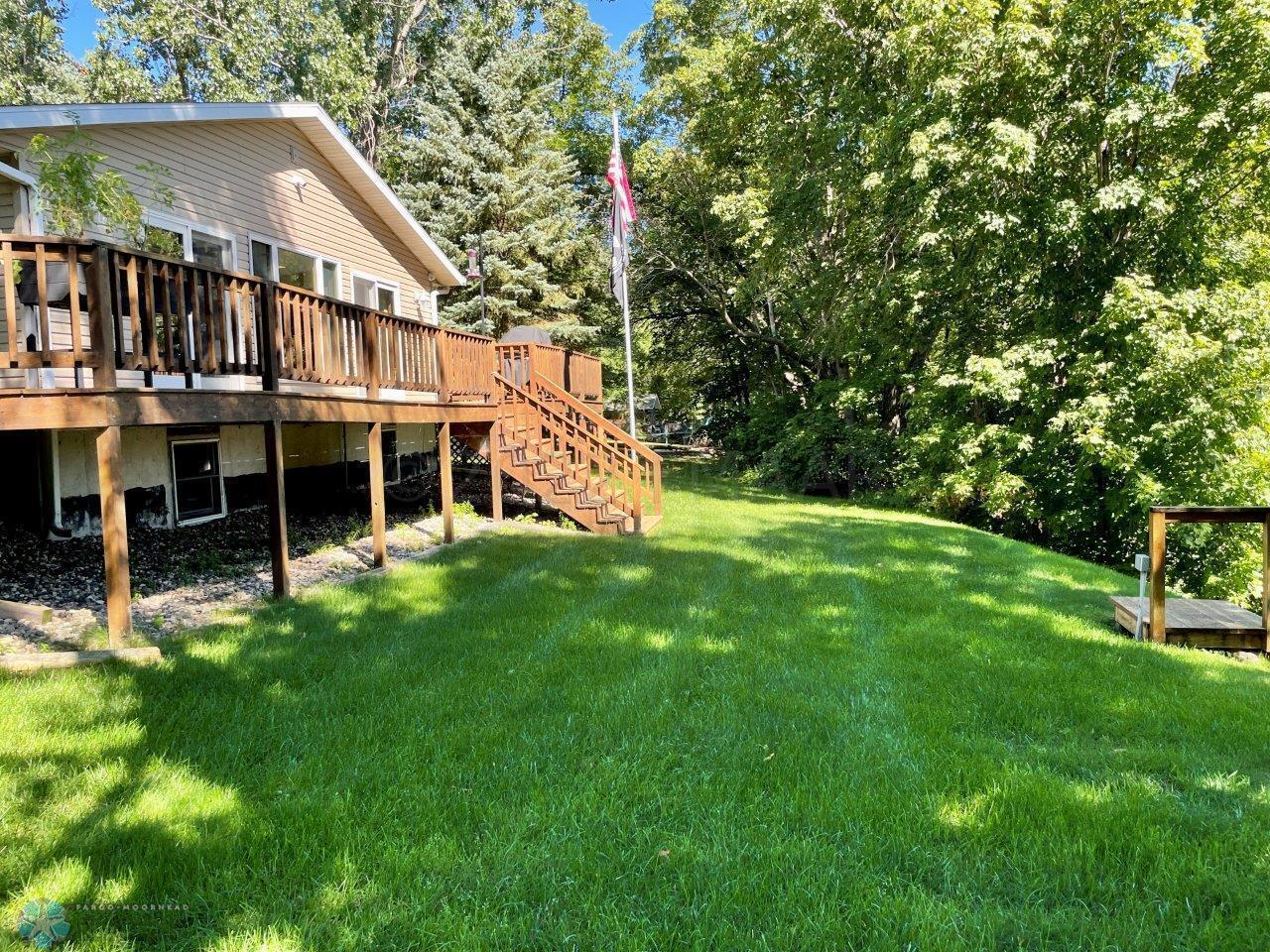 15-Lakeside yard (2)