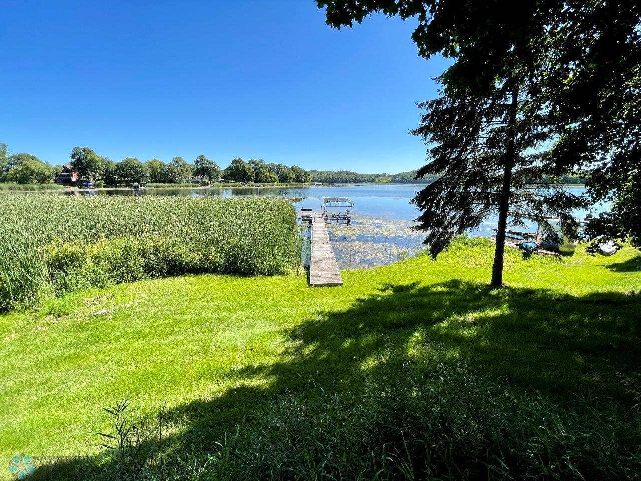 17-Level area by lake