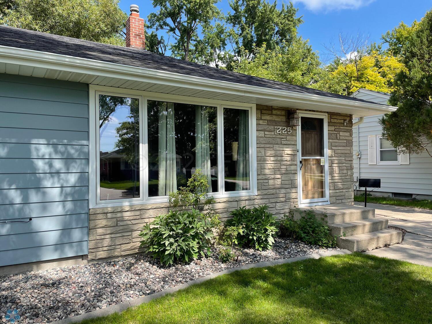 Exterior-front-view-from-front-yard