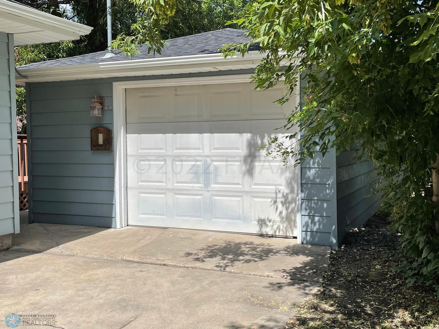 Garage-front-steel-sided-double-tandem-1