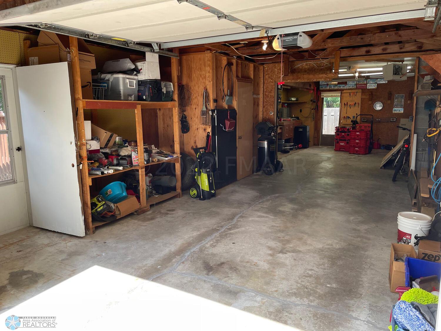 Garage-16-x-40-deep-View-1