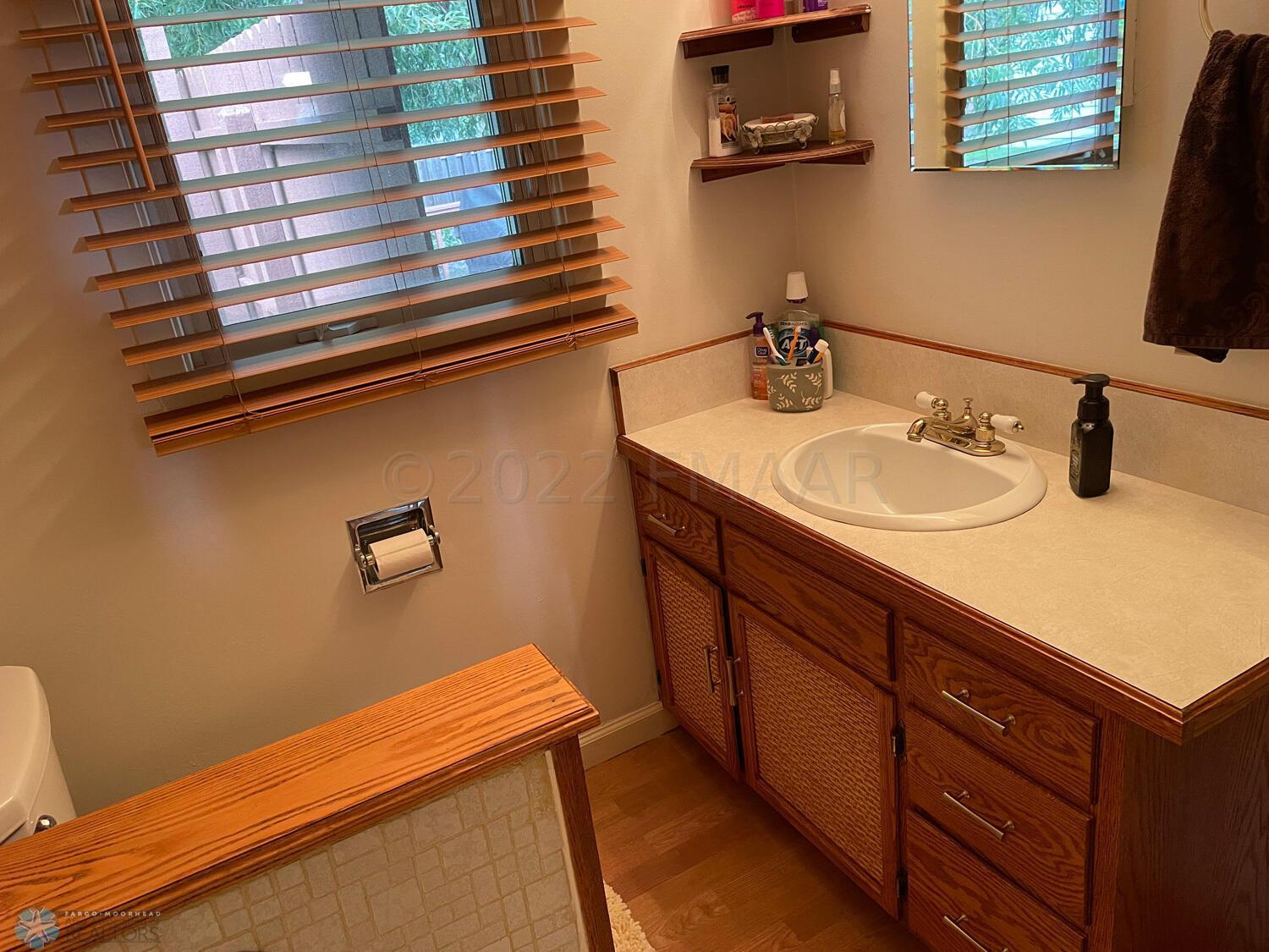 Main-floor-full-bath-with-tub-view-2