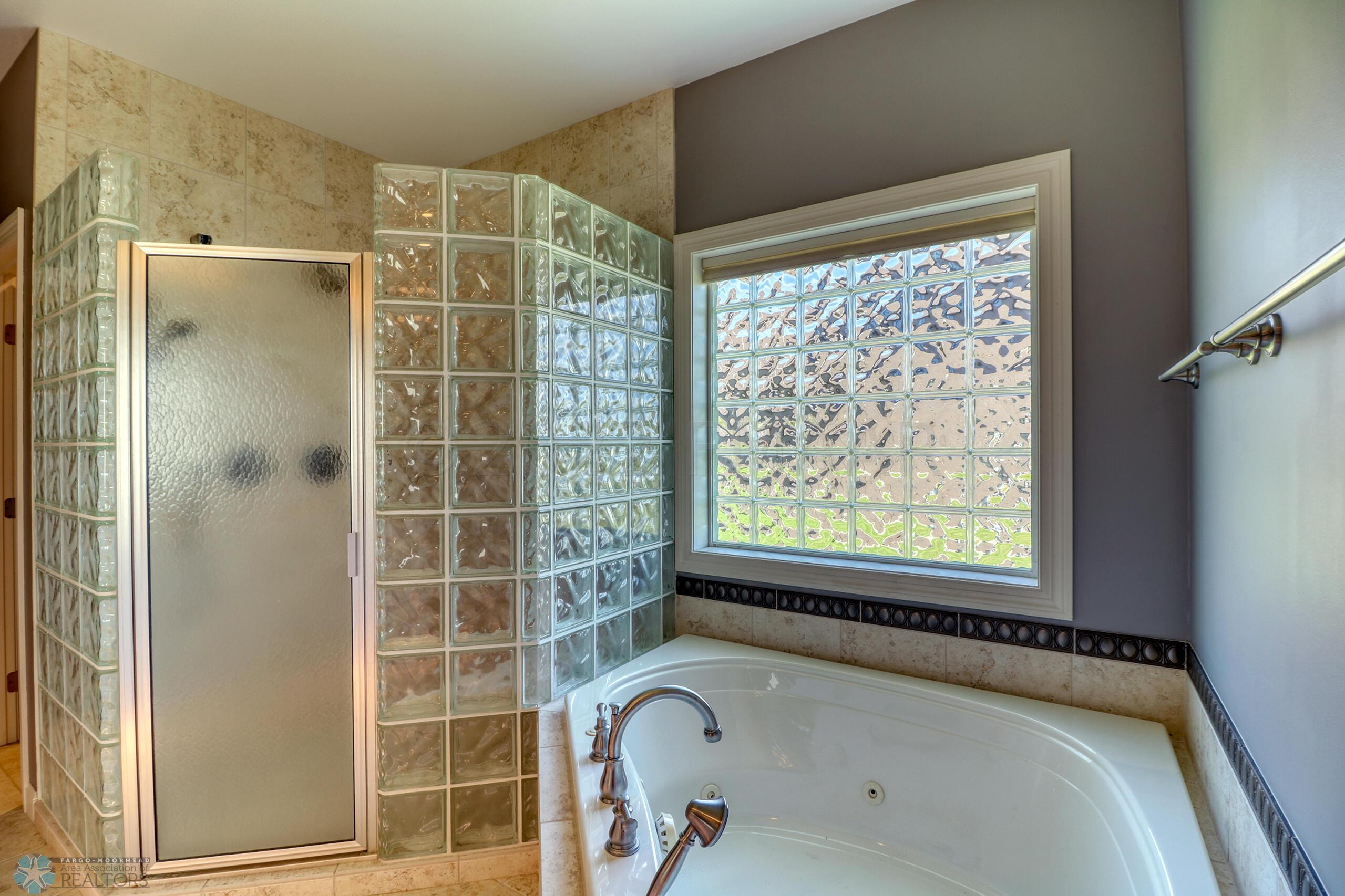 Master Bathroom1_5