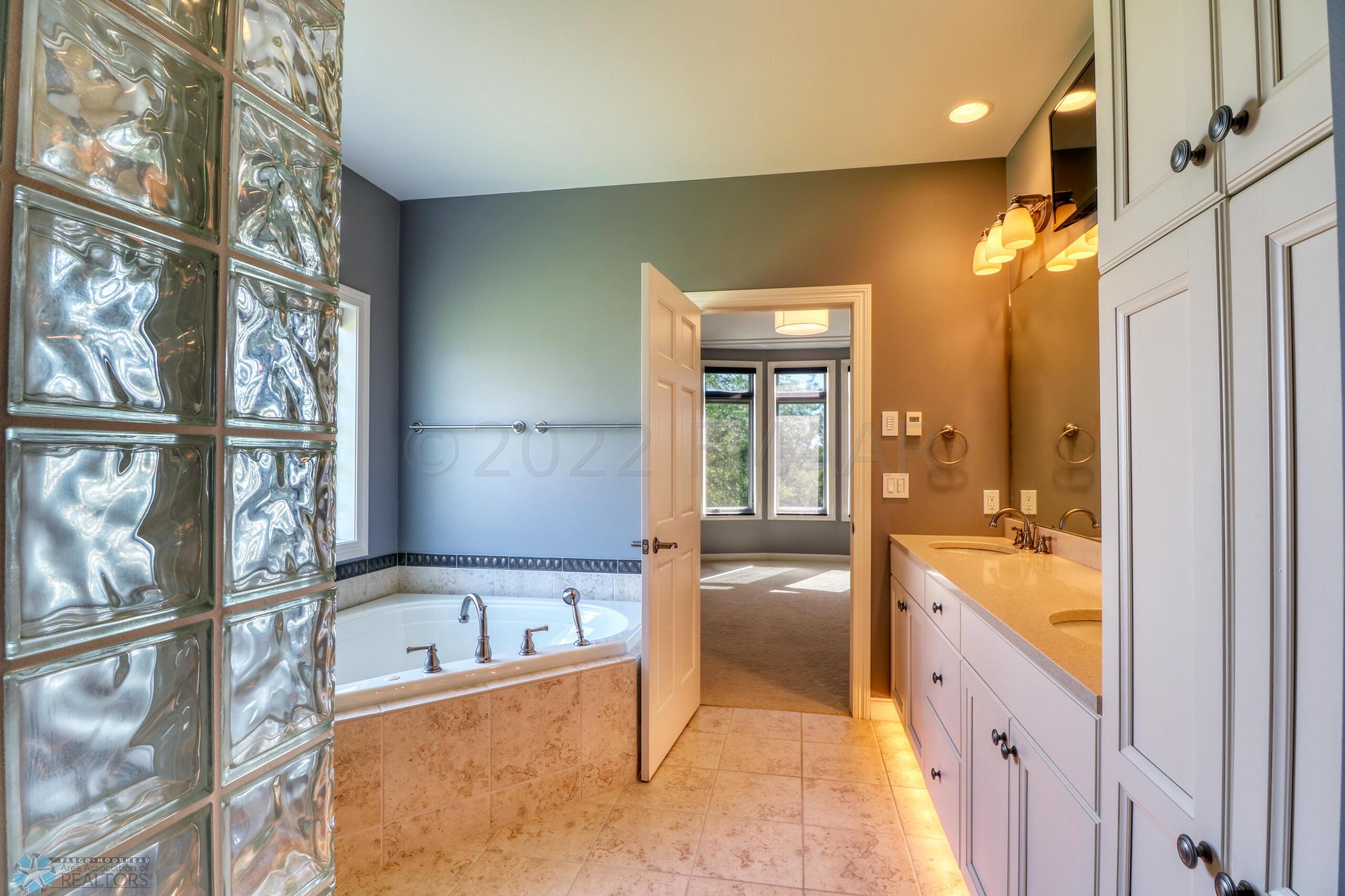 Master Bathroom1_2