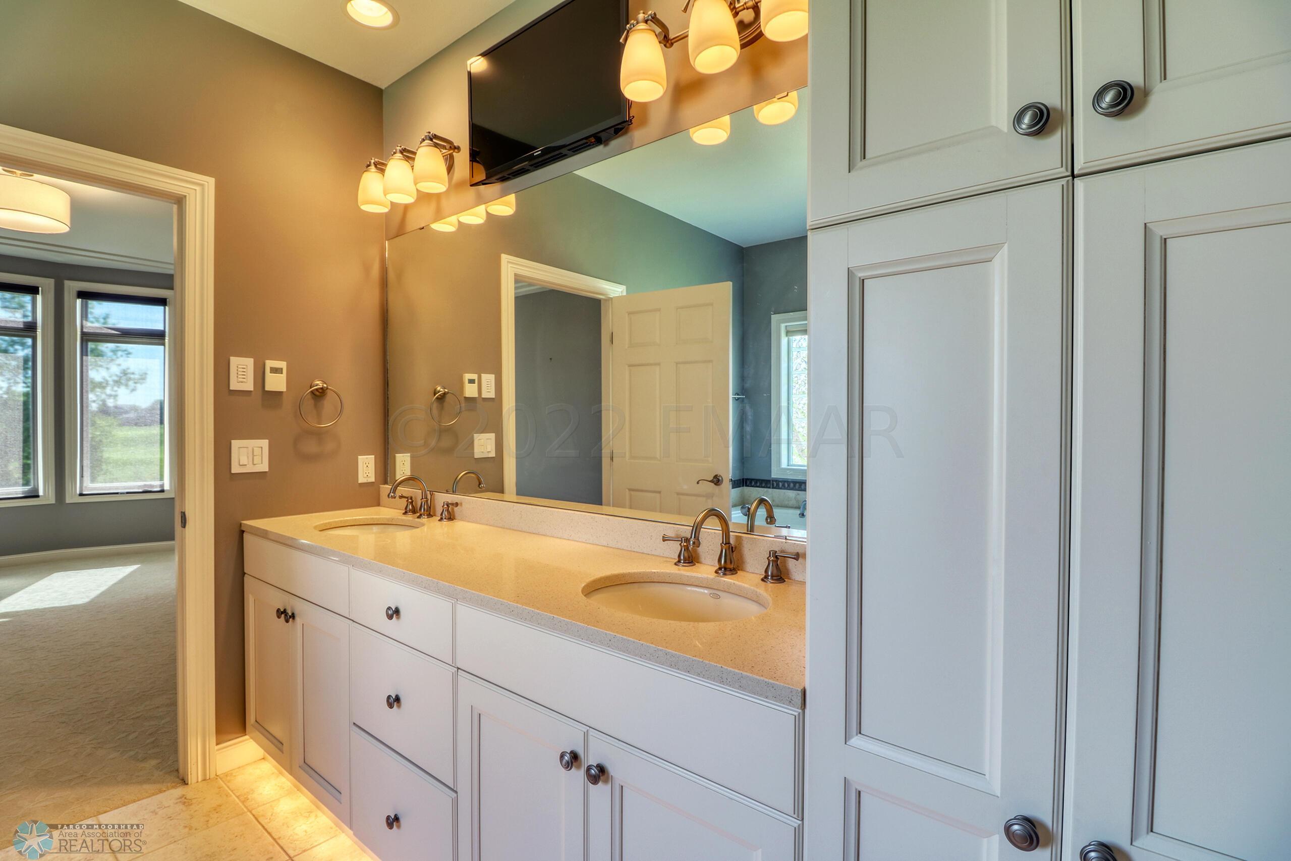 Master Bathroom1_3