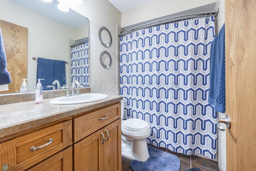 Upper Full Bath