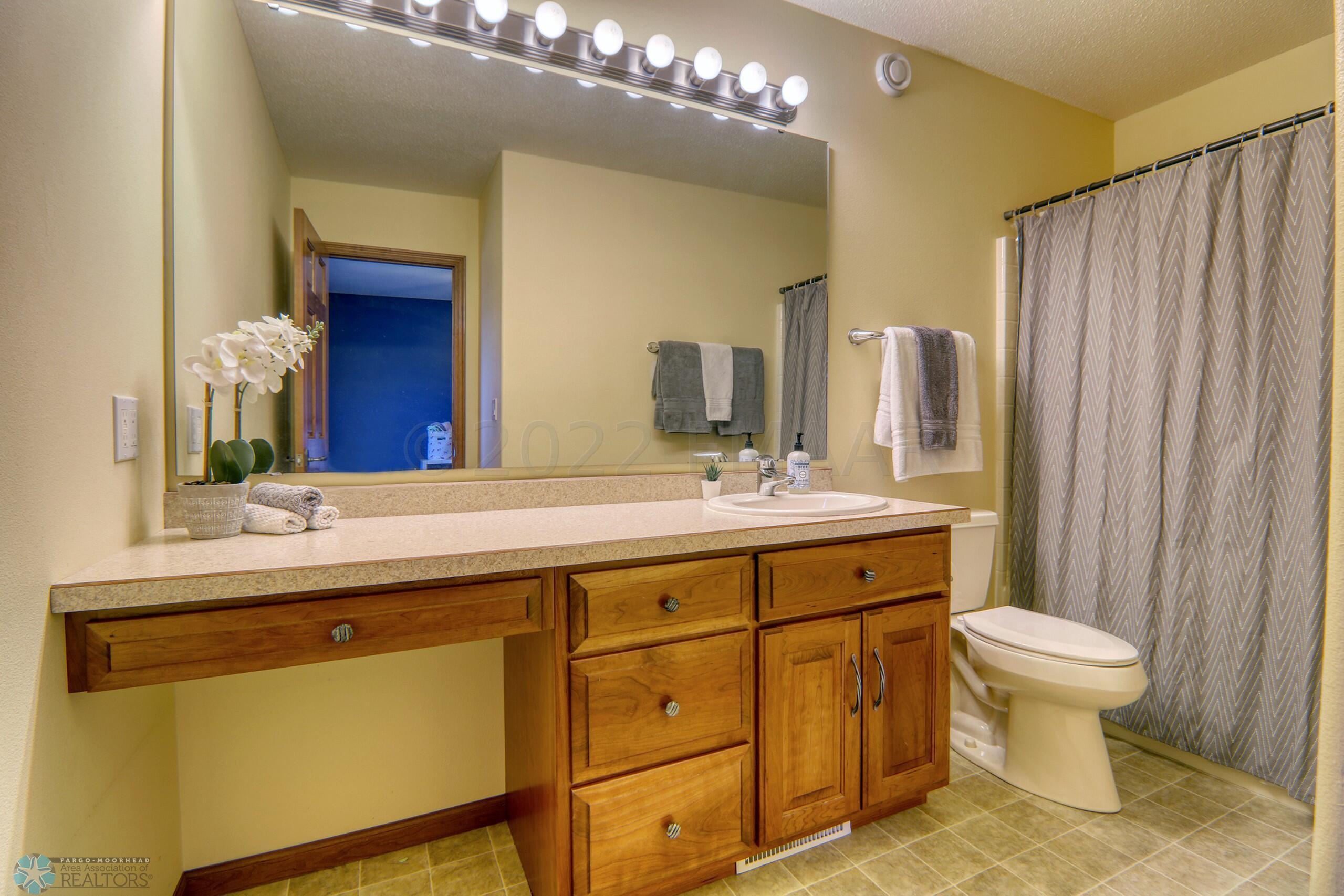 Bedroom 2 En Suite Bathroom
